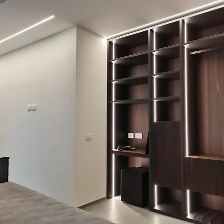 Commodore Hotel 4*