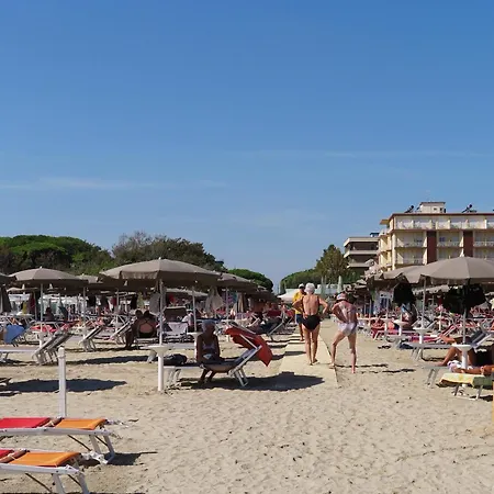 Commodore Hotel 4*