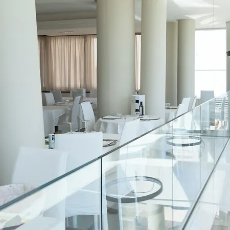 Commodore Hotel 4*