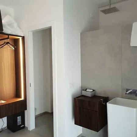 Commodore Hotel 4*