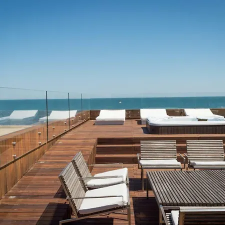 מלון Commodore 4*