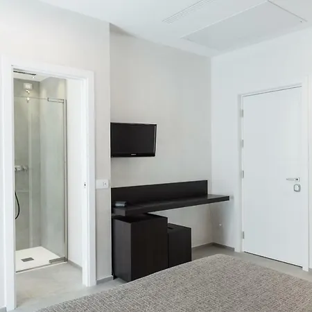 Commodore מלון קרביה